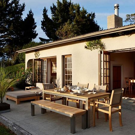 Hiwi At Tahi - Luxury Bungalow With Seaviews Pataua Exterior photo