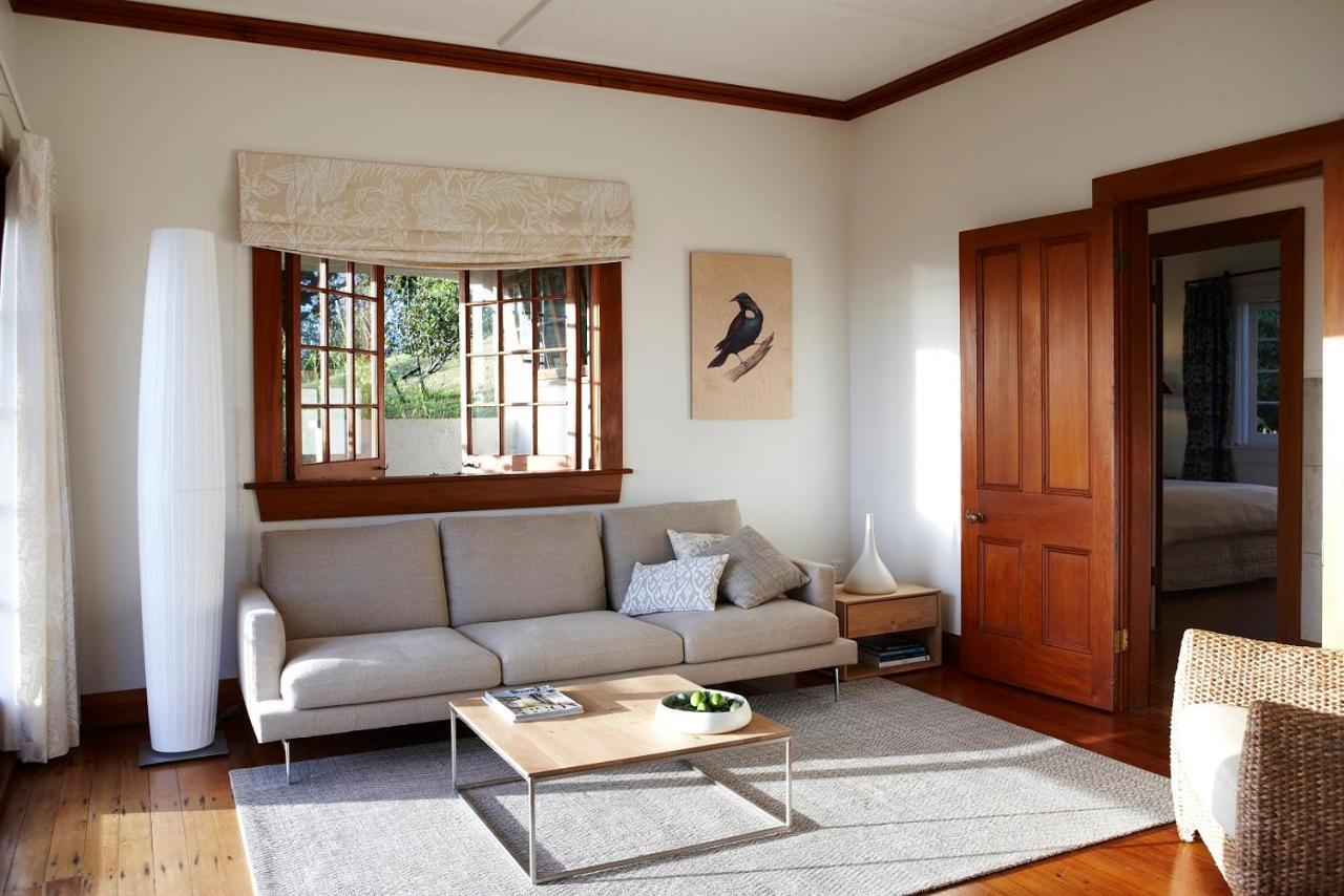Hiwi At Tahi - Luxury Bungalow With Seaviews Pataua Exterior photo